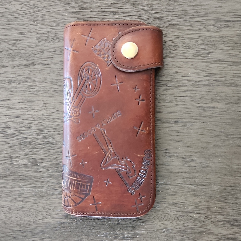Genuine leather wallet with snap